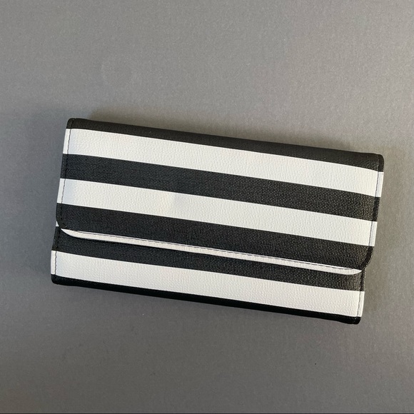 Kit from the allots Striped Wallet - Picture 2 of 3